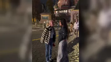 Rus vətəndaşı Azərbaycanlı qızı kilsənin önündə şəkil çəkdiyi üçün qınadı
