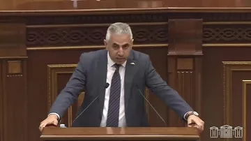 Ermənistan parlamentinin iclasında insident - Video