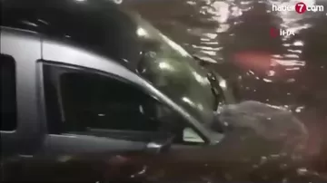 İstanbulda güclü yağışlar: nəqliyyatın hərəkəti dayandı