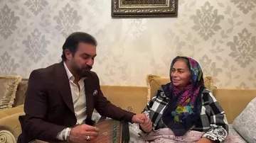 Rəşad İlyasov Firuzə İbadovanın evinə gedib, onunla mahnı oxudu