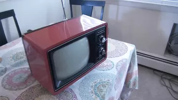 1978-ci ilin televizorunu internetə qoşdu