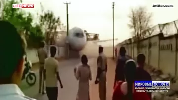 Падение башенного крана на самолет в индийском аэропорту