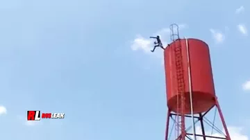 Самоубийца прыгает с водяного резервуара