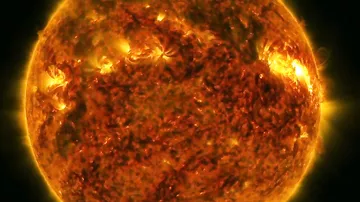 NASA показало удивительное видео мощной вспышки на Солнце