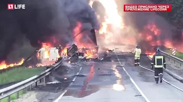 Видео взрыва бензовоза в Подмосковье у деревни Терехунь