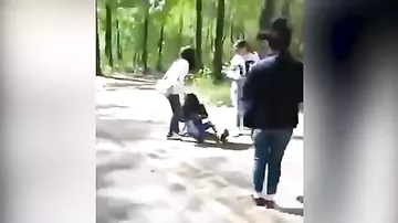 В Сети обнародовано видео избиения девушки в Туве