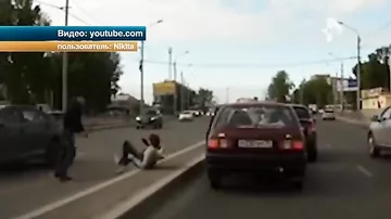 В Томске агрессивный водитель жестоко избил владельца иномарки прямо на проезжей части
