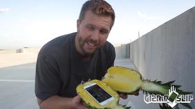 Тест на прочность: спасет ли ананас iPhone 6s при падении с большой высоты
