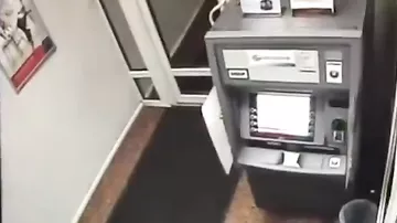 Ограбление банка с помощью воздушных шаров попало на видео