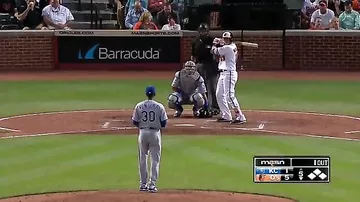 Битва бейсболистов "стенка на стенку" прямо во время матча в США попала на видео