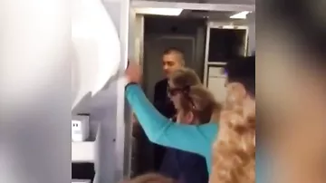 Появилось видео скандала беременной Собчак на борту самолета