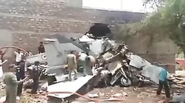 Опубликовано видео с места крушения истребителя в Индии