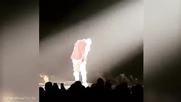 Джастин Бибер эпично грохнулся на сцене во время концерта