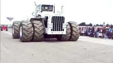 Как выглядит самый огромный трактор в мире