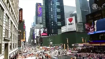 8000 человек позанимались йогой на оживлённой Таймс-сквер