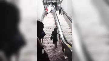 Масштабный потоп в метро Вашингтона: эскалаторы превратились в водопад