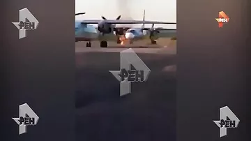 Загоревшийся в аэропорту в Якутии самолет попал на видео