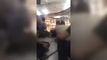 Турист заснял происходящее в аэропорту Ататюрка после взрывов