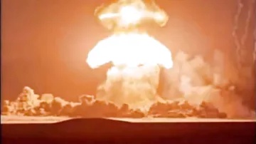 Десятка самых зрелищных ядерных взрывов!!!