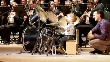 3 years old drummer / Выступление с концертным духовым оркестром