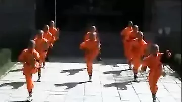 Тренировка монахов Шаолиня