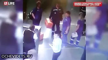 Служба безопасности Внуково не пропустила врачей к умирающему пассажиру