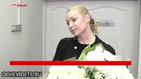 Анастасия Волочкова вышла на сцену московского театра в нижнем белье