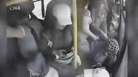 Избили мужика-эксгибициониста в автобусе
