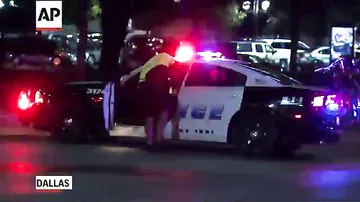 Свидетели сказали об стрельбе по полицейским в процессе беспорядков в Далласе