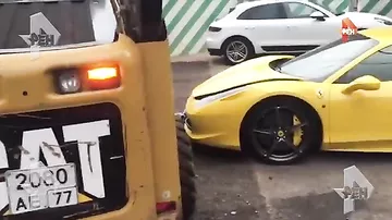 Водитель Ferrari, попавшего в ДТП в Москве, устроил истерику