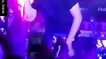 Билан выронил микрофон во время живого концерта в Новосибирске