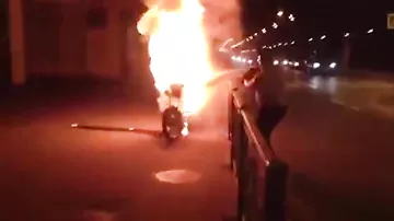 Пьяный водитель сжег свой мопед на глазах полицейских