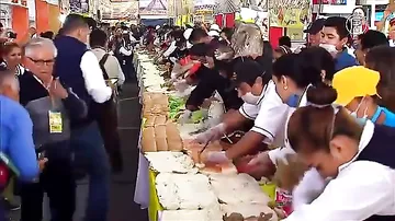 В Мексике приготовили бутерброд длиной 66 метров