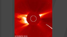 Солнце разорвало атаковавшую его комету