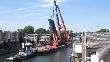 Упал мост в Нидерландах