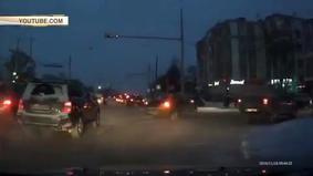 Водитель в Перми бросил свою машину, чтобы избить пешехода