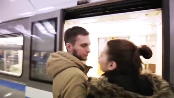 Пассажиры и работники московского метро прикинулись манекенами