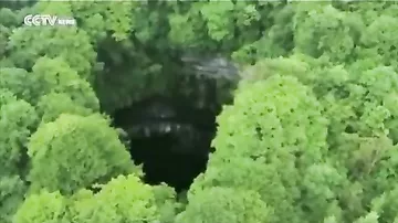 В Китае найдены десятки огромных подземных воронок