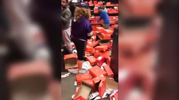 Покупатели во время Чёрной Пятницы разгромили магазин «Nike»