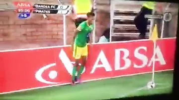 Вратарь команды из ЮАР забил ударом через себя и спас свой клуб от поражения
