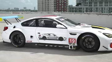 Гоночный BMW M6 превратили в арт-кар