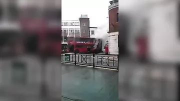 В Лондоне на дороге загорелся двухэтажный автобус