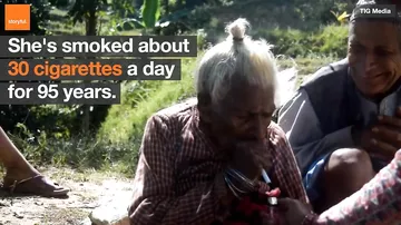 112-летняя женщина курит на протяжении последних 95 лет