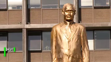 В Тель-Авиве повалили золотую статую премьер-министра