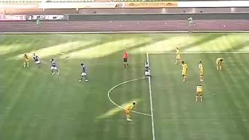 Белорусский футболист делает предложение прямо во время матча