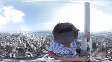Руферы покоряют небоскрёб в Китае