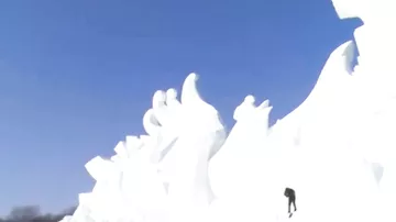В Китае слепили 34-метрового снеговика