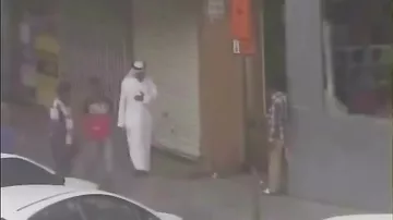 Камера скрытого наблюдения спасла жителя Дубая от смерти