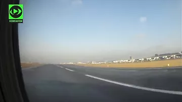 В двигатель пассажирского самолета при взлете в Польше попала птица