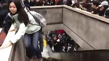 Сломавшийся эскалатор вызвал настоящий хаос в метро
